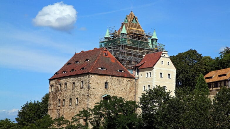 Liebstadts höchste Baustelle: Am Kuckuckstein wird der Schlossturm auf Vordermann gebracht. Die Bauleute klettern mehrmals am Tag hundert Stufen rauf und runter.