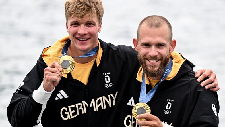 Die Kanuten Max Lemke (r.) und Jacob Schopf haben bei den Olympischen Spielen in Paris die Goldmedaille gewonnen.