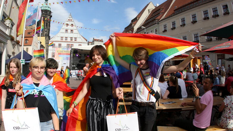 So fröhlich wurde 2019 der Christopher Street Day in Pirna gefeiert. Ähnlich laut und bunt soll es am 9. Juli werden.