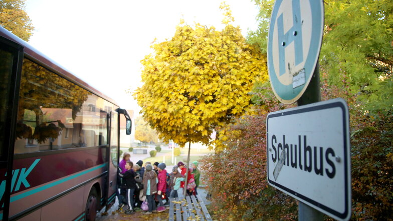 Der Schulbus-Verkehr ist im Landkreis Görlitz zum Politikum geworden.