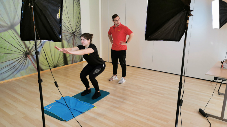Die Mitarbeiter im Fitnessclub Niesky sind kreativ. In selbst produzierten Videos zeigen sie, wie trainiert wird. Das können die Clubmitglieder dann zu Hause vor dem Laptop tun.
