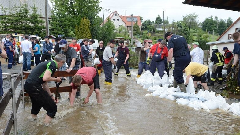 Wie wichtig Sandsäcke im Ernstfall sind, hat sich beim Hochwasser im Juni 2013 hier in Sadisdorf gezeigt.