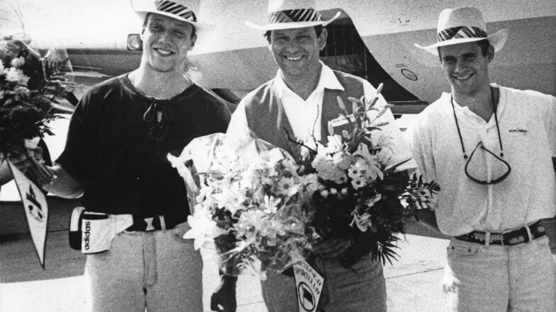 Rückkehr nach den erfolgreichen olympischen Spielen von Atlanta 1996: Michael Kühne, Trainer Werner Langer und Silbermedaillengewinner Jan Hempel (v.l.).