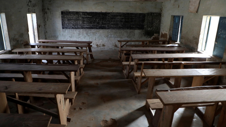 Im westafrikanischen Staat Nigeria haben Bewaffnete erneut zahlreiche Schüler verschleppt.