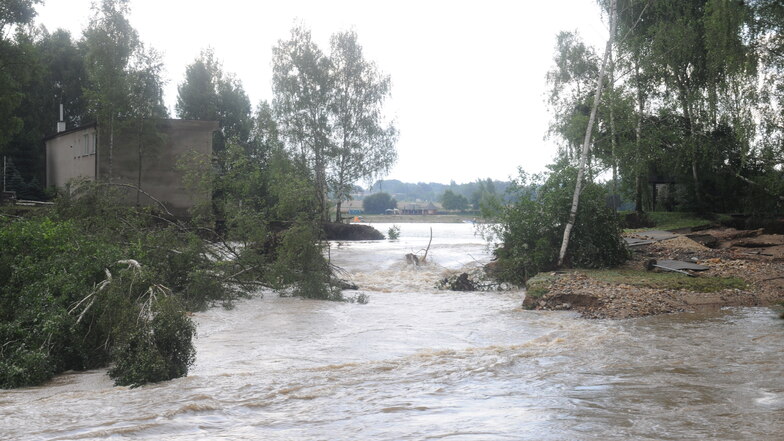 Beim August-Hochwasser 2010 durchbrach der überfüllte Krystina-See den Damm zur Neiße.