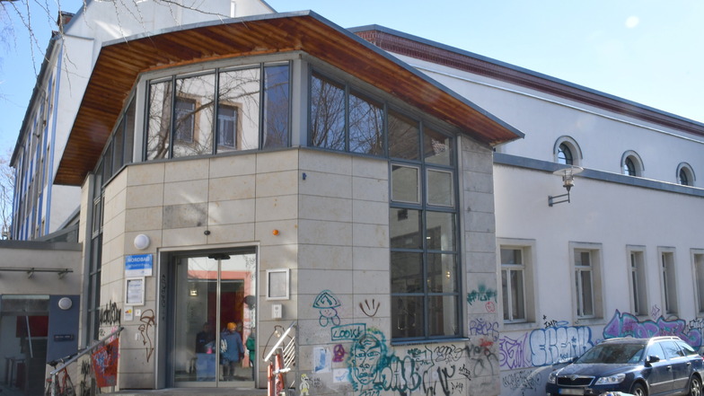 Das Nordbad befindet sich etwas versteckt in einem Neustädter Hinterhof in der Louisenstraße 48.