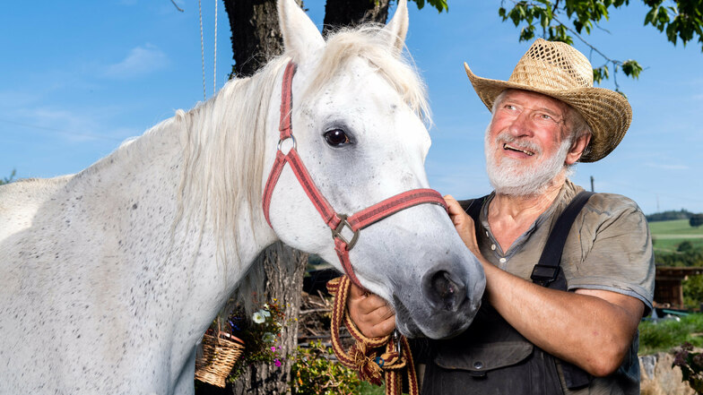 Norbet Krüger ist passionierter Pferdenarr. Seit der Wende züchtet er Vollblutaraber. Typisch für die edle Rasse sind die großen, ausdrucksstarken Augen.