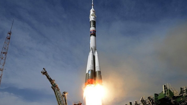 Mit einer Soyuz-Rakete ging es für den Satelliten ins All. Bald schon könnten die nächsten mit Dresdner Technologie auf Reisen gehen. Die Nachfrage ist groß.