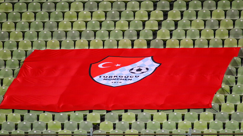 Leere Ränge auch bei Türkgücü München - nun verkauft der Verein Geistertickets.