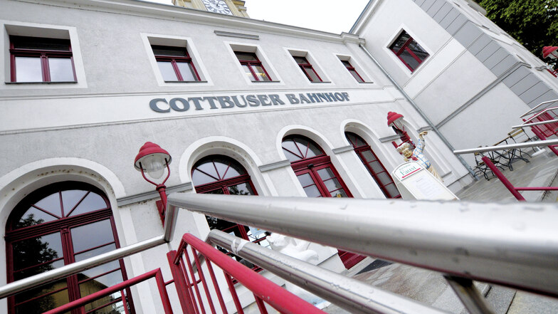 Am 25. und 26. April wird es am Cottbuser Bahnhof eine Jubiläumsfeier zu 150. Jahre Eisenbahnstrecke nach Cottbus geben. Sonderfahrten einer Dampflok sind geplant.