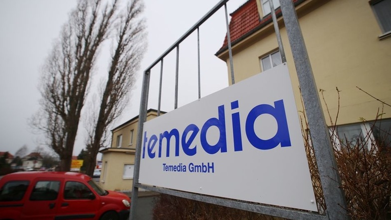Temedia zeigt Flagge. Das Firmenschild an der Belmsdorfer Straße.