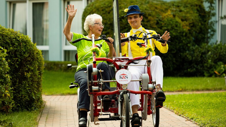 Hannelore Besser und Altenpfleger Lutz Dressler werden am 29. August gemeinsam am SZ-Fahrradfest teilnehmen. Die Vorfreude ist beiden anzumerken.