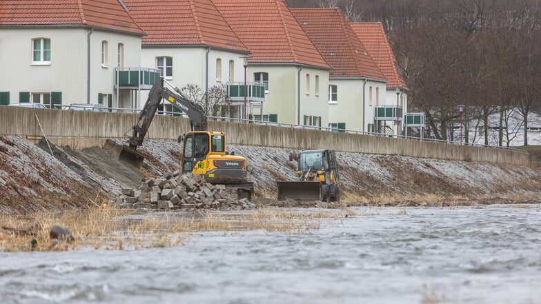 Uferböschung an der Weißeritz in Freital ist unterspült