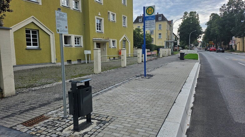 Blick auf die Haltestelle Kämmelstraße in Zittau. Dahinter befindet sich die Alte.