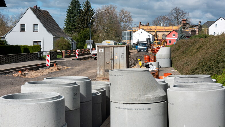 Zurzeit werden in einem Abschnitt der Hauptstraße in Waldheim der Abwasserkanal und die Trinkwasserleitung erneuert.