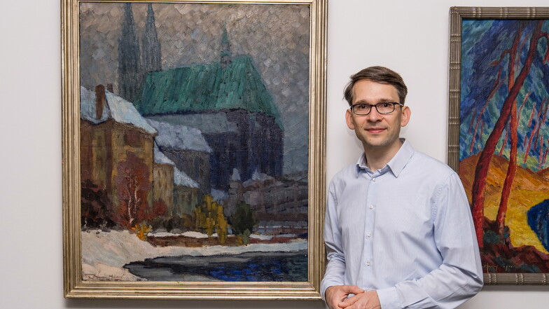 Kai Wenzel, Kurator des Kulturhistorischen Museums Görlitz, vor dem Gemälde "Görlitzer Peterskirche im Winter" von Fritz Neumann-Hegenberg. Das Bild ist im Kaisertrutz ausgestellt.