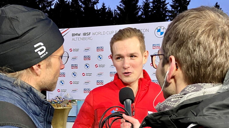 Erst gewinnt Brad Hall den Vierer-Weltcup in Altenberg. Und anschließend gibt er im Sächsische.de-Podcast "Dreierbob" den Reportern Tino Meyer und Fabian Deicke ein Interview.