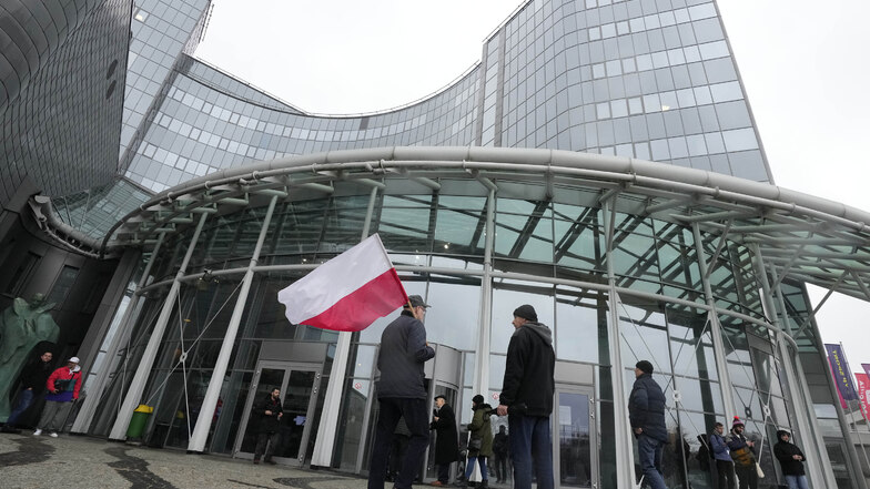 Polens neue Regierung krempelt öffentlich-rechtliche Medien um