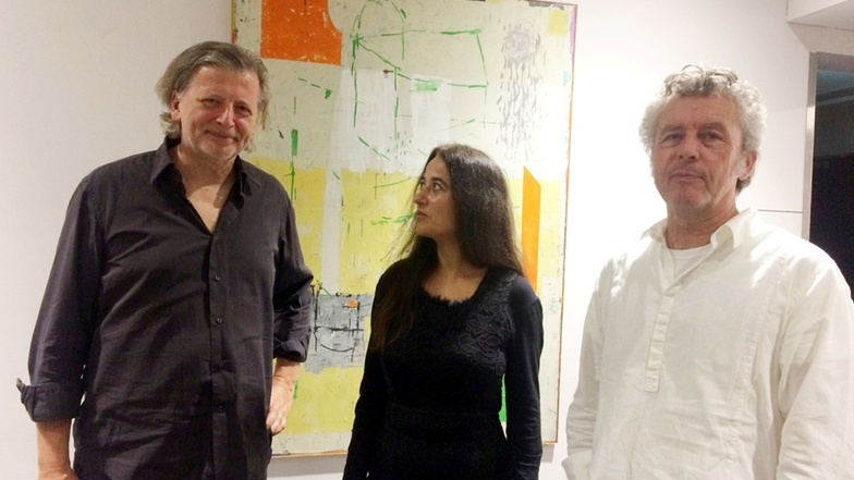 Michael Kruscha, Marina Linares und Frank Gottsmann (von links nach rechts) in der Ausstellung im Bürgerzentrum.