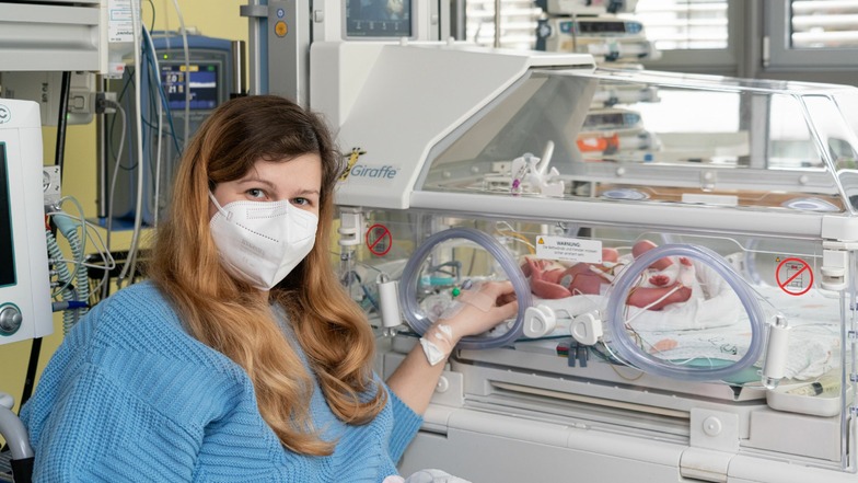 Iryna Mykhaylyk ist laut dem Uniklinikum die erste geflüchtete Ukrainerin, die in der Klinik entbunden hat. Das Mädchen, das zwei Monate zu früh auf die Welt kam, heißt Kassia.