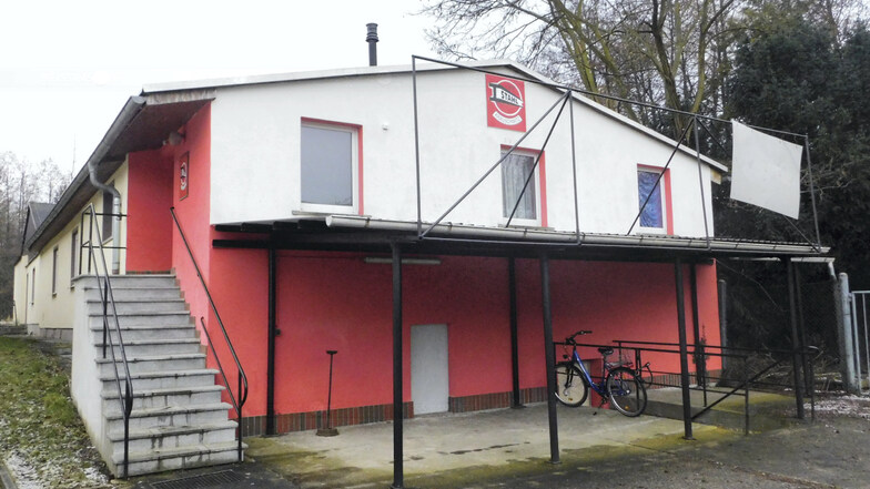Dieses Gebäude und der Komplex Ex-Kantine der Keula-Hütte in Krauschwitz werden Haus der Demokratie und Jugendtreff.