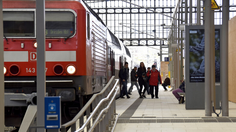 Gute Nachrichten für Wanderer: Ab Sonnabend geht es mit der S-Bahn wieder häufiger in die Sächsische Schweiz.