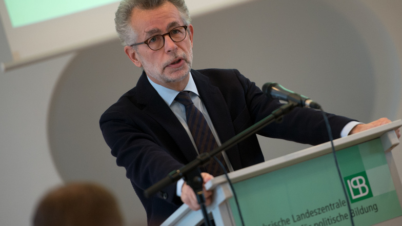 Hans Vorländer ist unter anderem Inhaber des Lehrstuhls für Theorie und Ideengeschichte am Institut für Politikwissenschaft der TU Dresden.