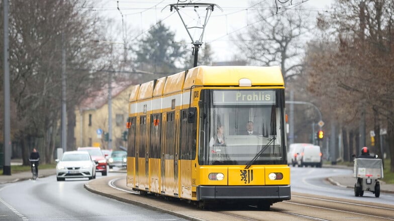 Aktuell fährt die Straßenbahn auf der Bodenbacher Straße in Dresden-Seidnitz im eigenen Gleisbett. Das soll sich ändern.