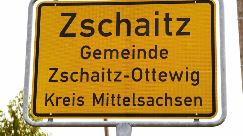 Diese Ortseingangsschilder wird es nur noch ein paar Wochen geben. Im neuen wohnen dann die Bürger im Ortsteil Zschaitz der Gemeinde Jahnatal.