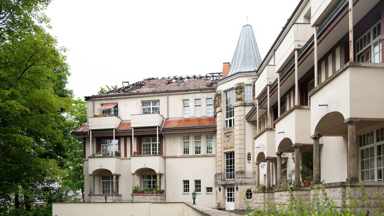 Nach Brand auf Weißem Hirsch: Historische Brandvilla soll mit Notdach geschützt werden