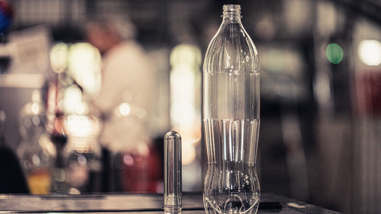 PET-Flaschen werden zunehmend aus Recyclingmaterialien hergestellt.
