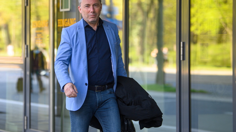 Geschäftsführer Jürgen Wehlend erklärt, nach welchen Kriterien Dynamo den Ausrüster aussucht.