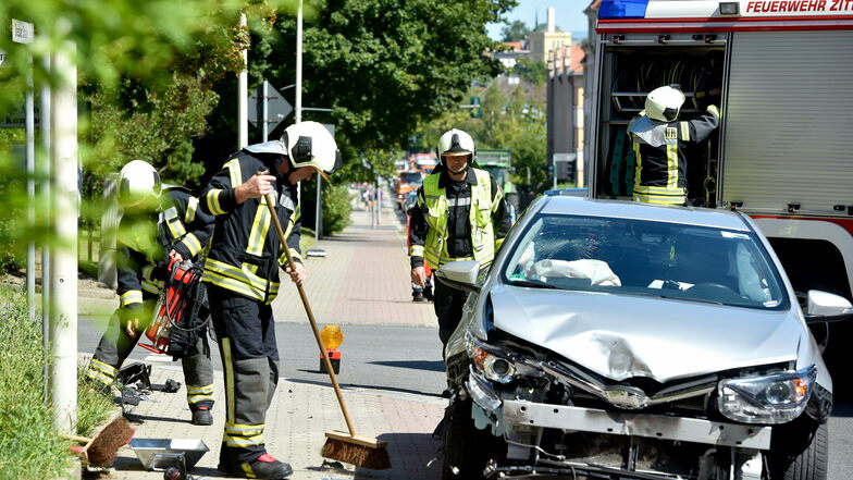 Immer wieder kommt es zu Unfällen wie hier auf der Dresdner Straße in Zittau. Die Verkehrsunfallkommission analysiert die Schwerpunkte und entwirft Gegenmaßnahmen.