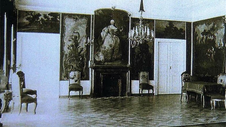 Der Gartensaal, wie ihn Gurlitt beschrieb, um 1930. Über dem Kamin das alte Bild der österreichischen Kaiserin.