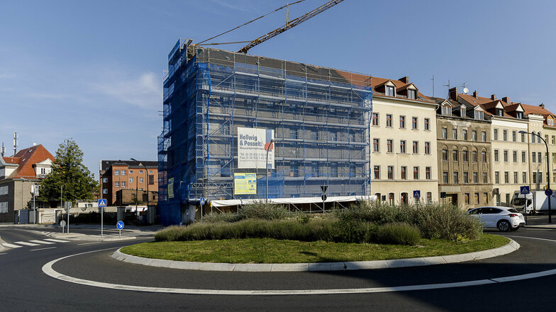Das Eckhaus Salomonstraße 20, direkt am Kreisverkehr zur Bahnhofstraße, erhält bei der Sanierung ein modernes Äußeres.