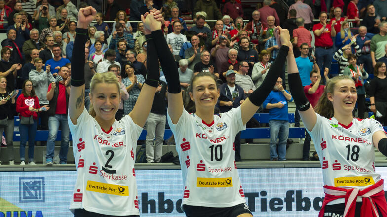 Mareen von Römer, Lena Stigrot und Sarah Straube (v.l.) bejubelten Anfang März den Einzug ins Europacup-Halbfinale.