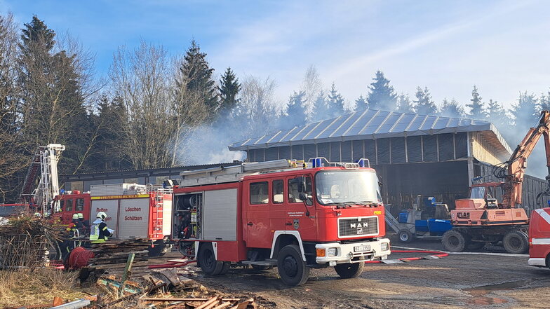 Im Hohwald geriet am Freitagnachmittag eine Lagerhalle in Brand.