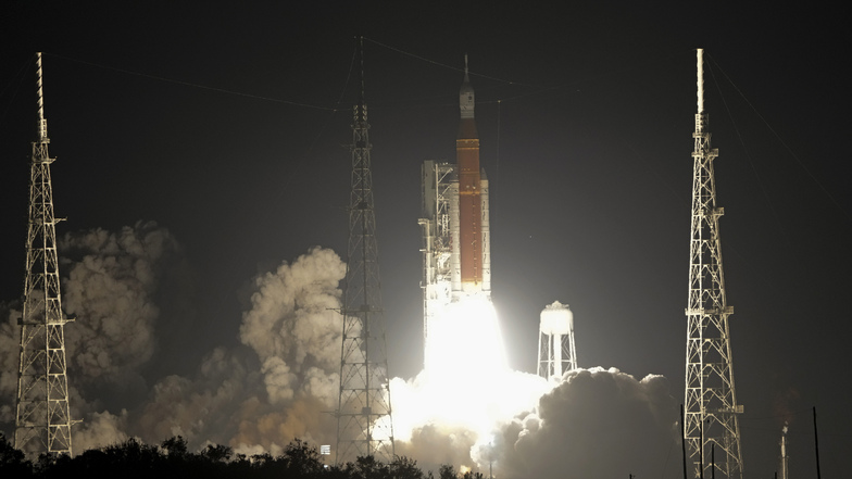Testflug für Nasa-Mondmission nach vielen Verschiebungen gestartet
