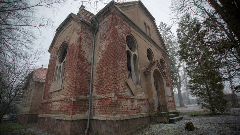 An der Kapelle auf dem Hochweitzschener Friedhof müssen Sandsteinrestaurierungen vorgenommen werden.
