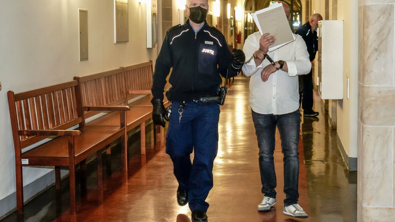 Der mittlerweile 41 Jahre alte Josef A. aus Bautzen muss für dreieinhalb Jahre in Haft. Gegen das Urteil kann er noch Rechtsmittel einlegen.