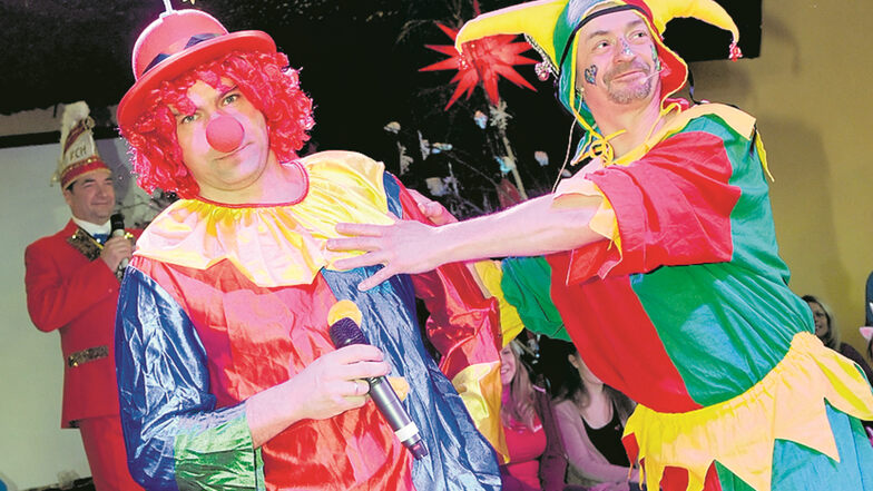 Haßlaus Karnevalisten haben sich am Sonntag für Kinder zum Clown gemacht.