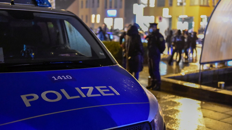 Zur Durchsetzung von Corona-Schutzmaßnahmen und zur Bewältigung von Versammlungslagen werden ab sofort auch die Studenten der Rothenburger Polizeihochschule eingesetzt.