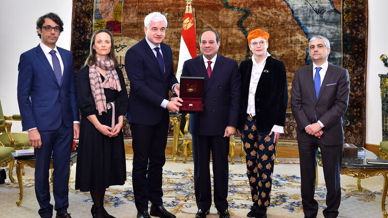 Eine Delegation des Dresdner Semperopernballes überreichte Ende Januar Al-Sisi die Auszeichnung.