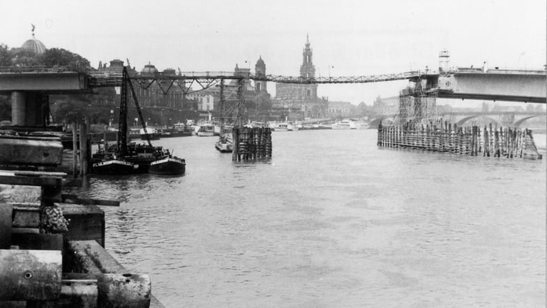 Die Elbquerung wächst. In der Mitte ist noch die „Hängebrücke“ zu sehen, die den Bauleuten als Zugang diente. Jetzt muss im Brückenzug für die Straßenbahntrasse nur noch das Mittelteil eingebaut werden.