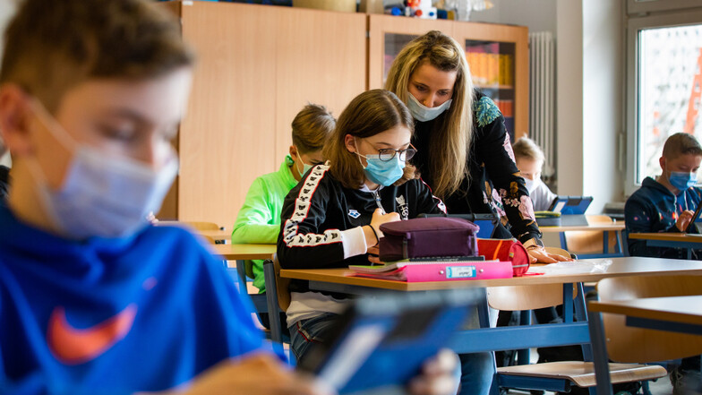 Deutschstunde in der Klasse 6d des Hoyerswerdaer Foucault-Gymnasiums, einer Sportklasse mit Lehrerin Anne Hentschel.