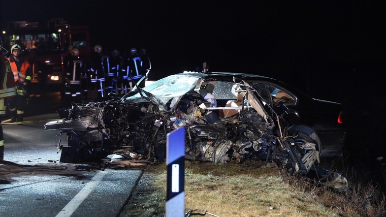 Ein BMW war am Sonntagabend an einem schweren Unfall auf der S81 bei Friedewald beteiligt. Der Fahrer verstarb an der Unglückstelle.