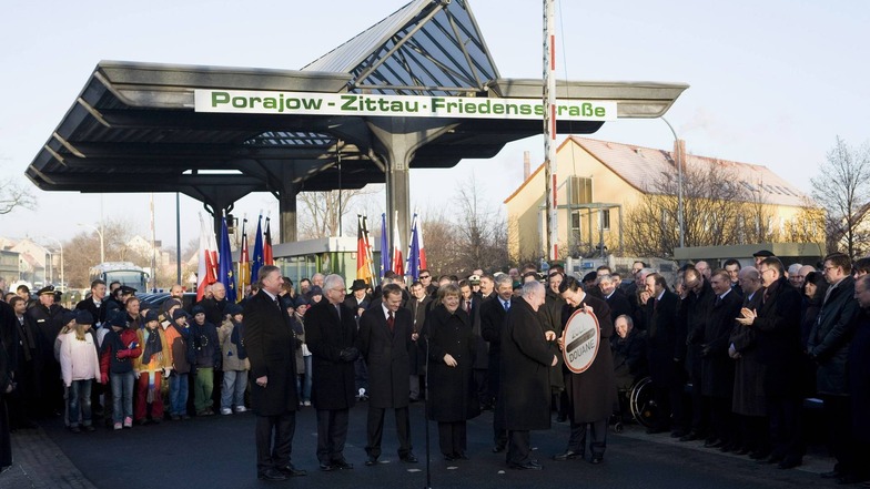 Anlässlich der Erweiterung des Schengen-Gebietes kam im Dezember auch Bundeskanzlerin Angela Merkel zum Grenzübergang an der Friedenstraße in Zittau.