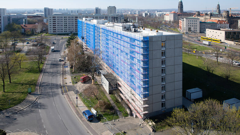 In diesem Wohnblock an der Steinstraße werden Balkonbrüstungen erneuert. Zudem erhält das Haus eine neue Wärmedämmung.