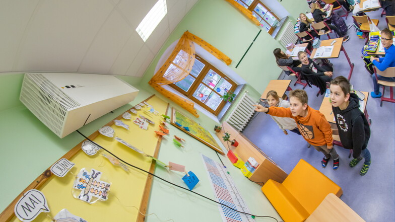 Die neue Lüftungsanlage im Unterrichtsraum der 4. Klasse der Grundschule Hohendubrau ist jetzt in Betrieb.
