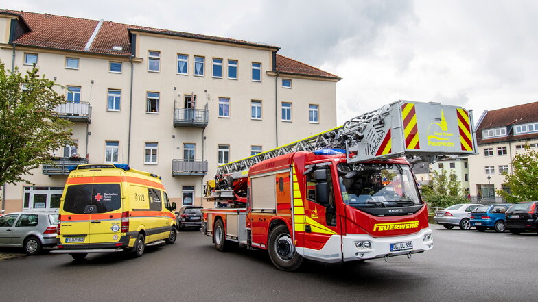 Feuerwehr und Rettungsdienst waren am Mittwoch an der Staupitzstraße in Döbeln im Einsatz.
